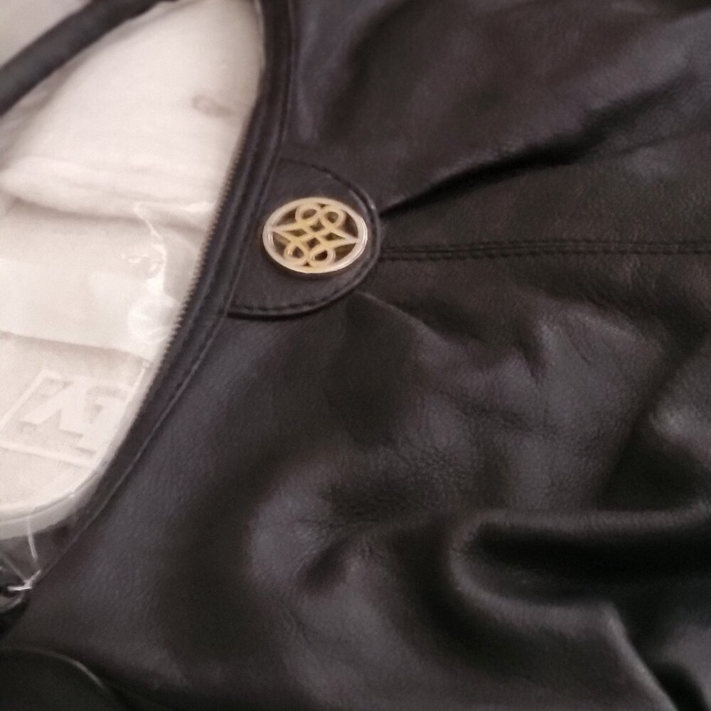 ANTONIO MELANI Classic Black Leather Shoulder Bag with Gold Emblem